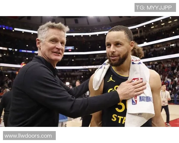 库里术后复出,重返球场令球迷激动万分 库里术后复出,重返球场令球迷激动万分