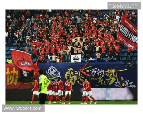 利物浦主场迎战亚特兰大期待精彩对决两队实力较量引发球迷热情