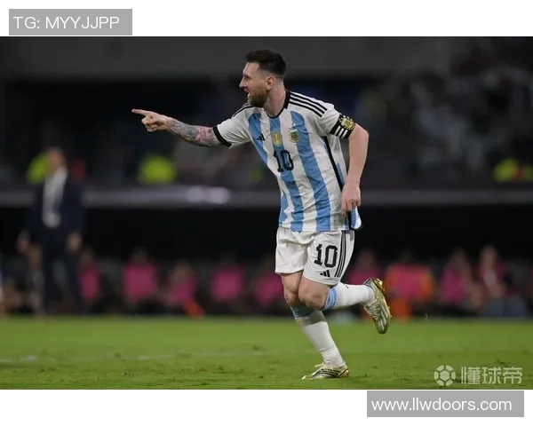 梅西再创辉煌赛场演绎帽子戏法引发球迷热烈欢呼