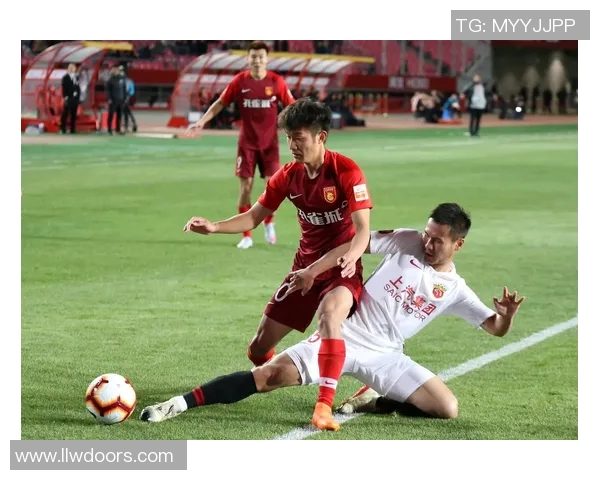 精彩足球赛事直播上港队对决全景呈现尽享激情与荣耀 精彩足球赛事直播上港队对决全景呈现尽享激情与荣耀