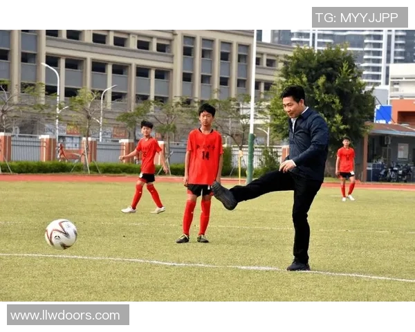 龙湖三中足球比赛精彩视频直播全程回顾与精彩瞬间分享 龙湖三中足球比赛精彩视频直播全程回顾与精彩瞬间分享