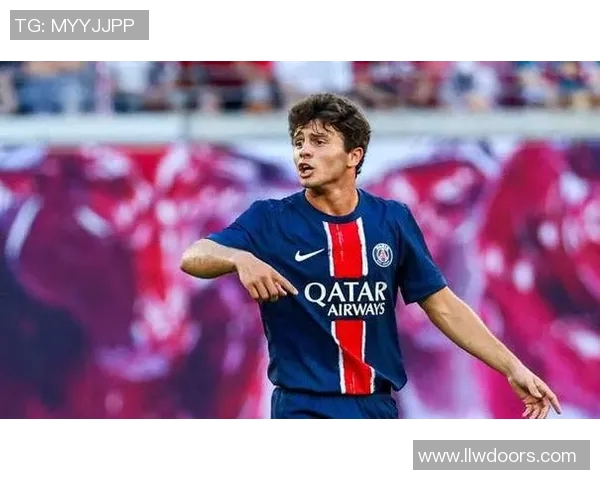 若昂内维斯的崛起之路与未来展望：从青涩球员到足球明星的蜕变