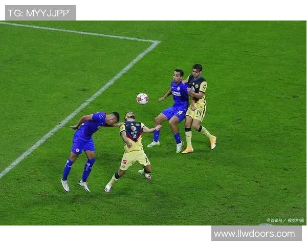 蒙特瑞与阿苏尔的激烈对决揭示了足球战术的魅力与团队协作的重要性