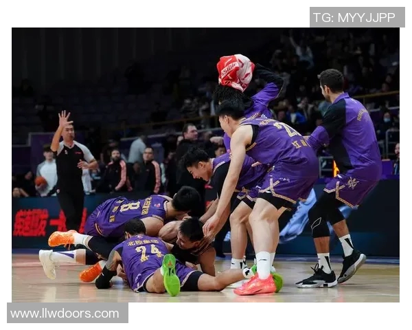 南昌八一对决福建晋江决战赛场展现篮球激情与团队精神